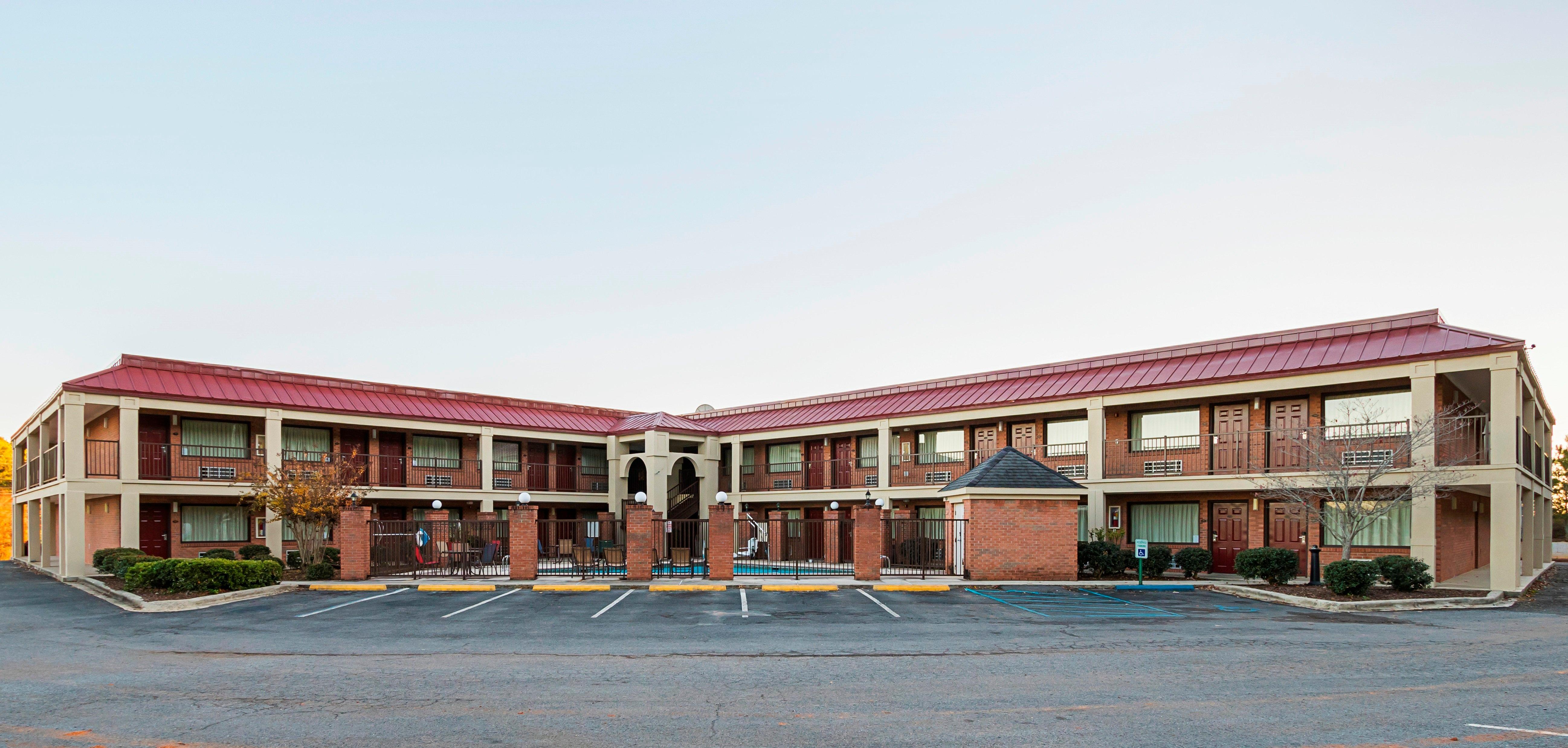 Red Roof Inn & Suites Scottsboro Buitenkant foto